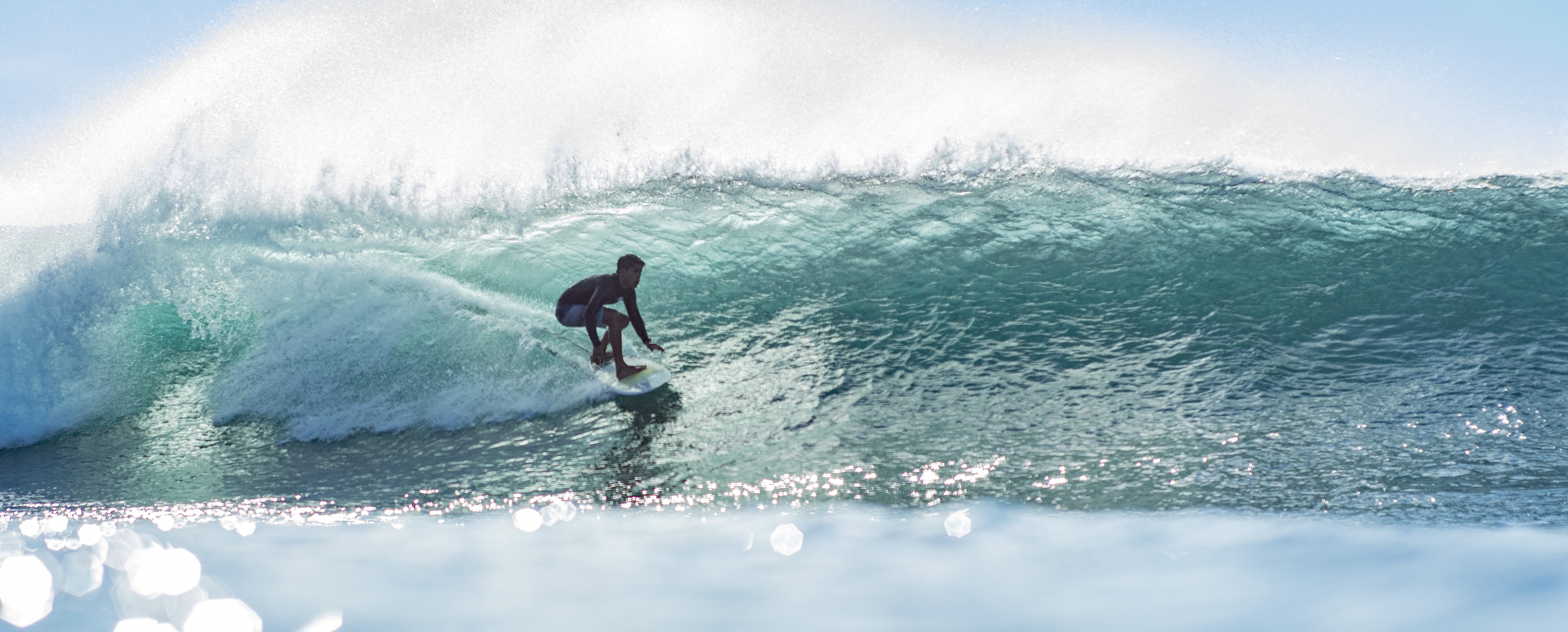 Big wave surfer riding a powerful swell in San Cristobal during El Niño 2026 2027.